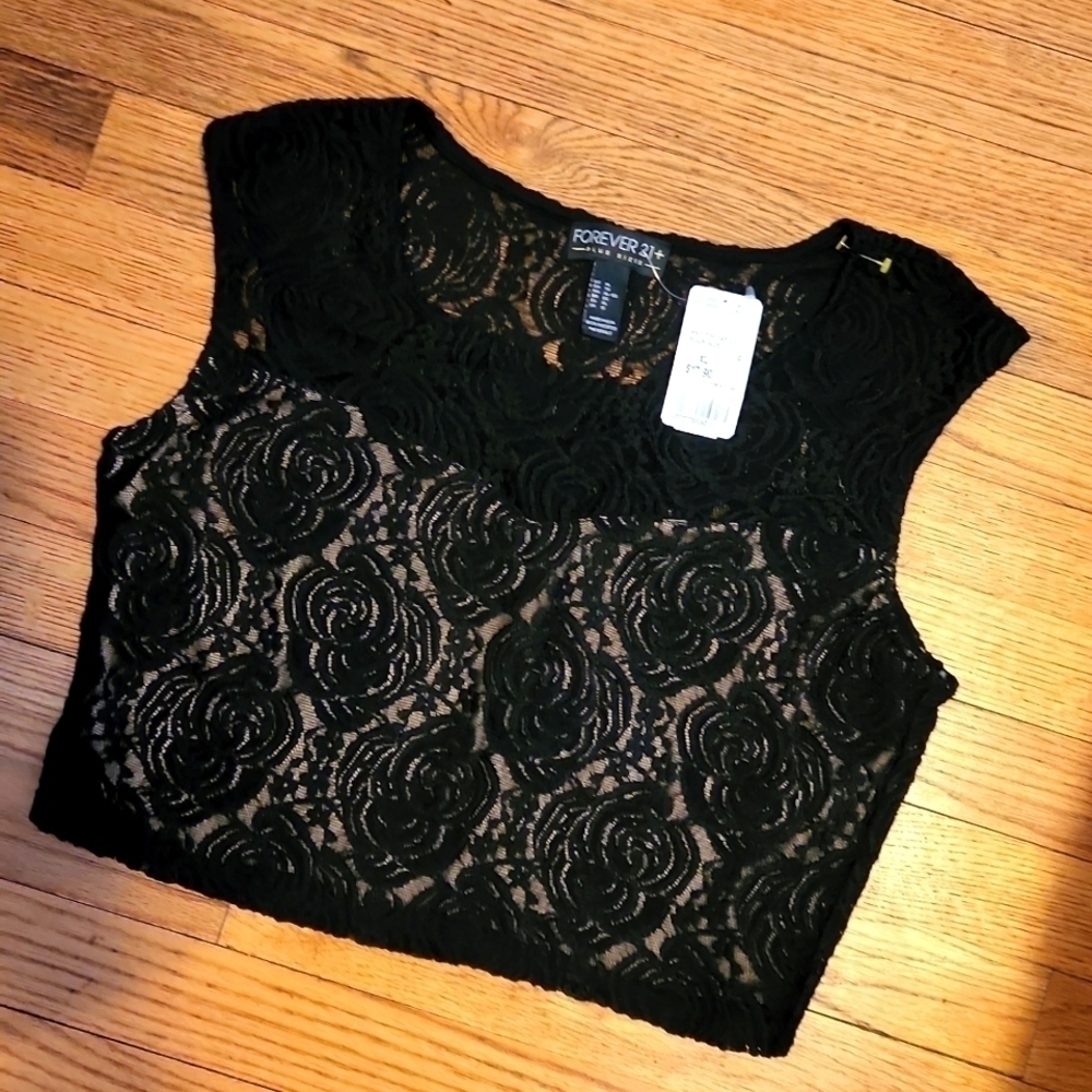 𝅺brand new with tags , forever 21 womens size XL crop top